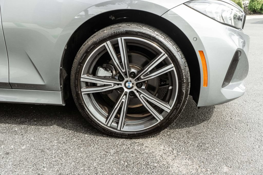 Used 2023 BMW 330i xDrive Sedan w/ Parking Assistance Package AWD/4WD image 4