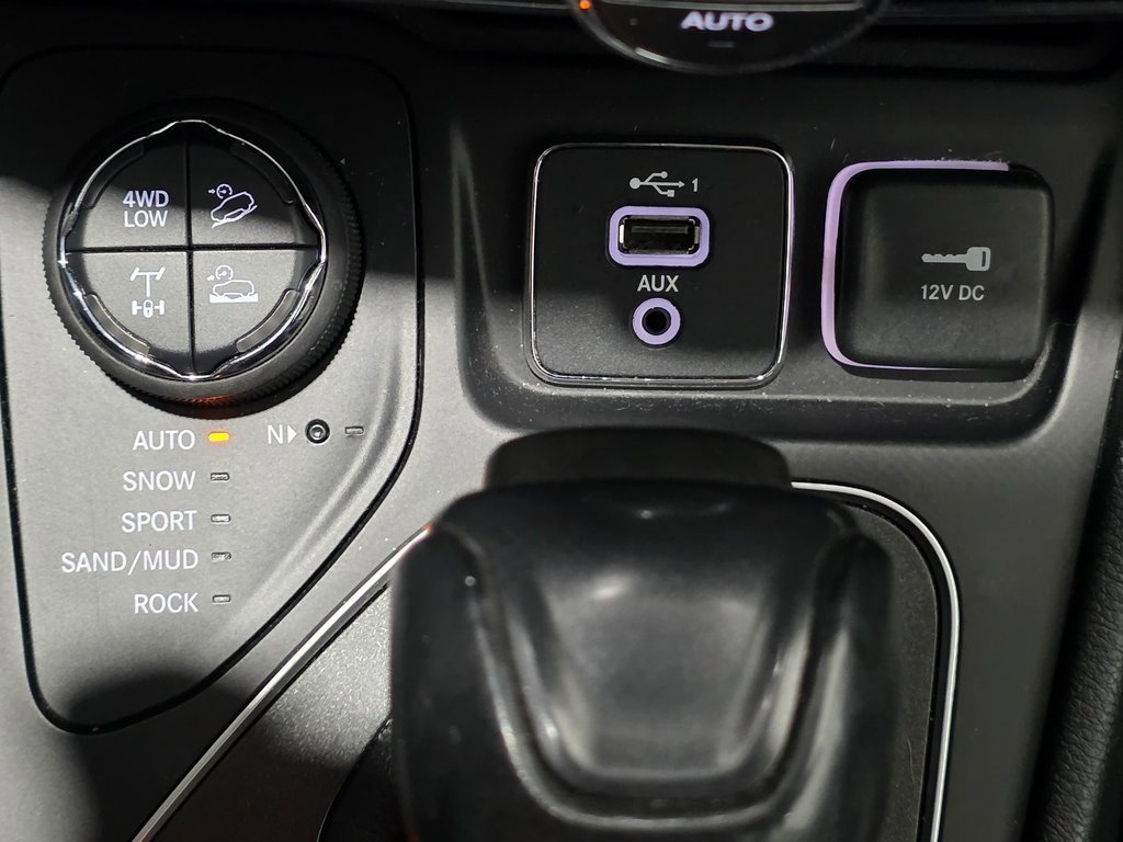 Used 2022 Jeep Cherokee Trailhawk w/ Trailer Tow Group image 40