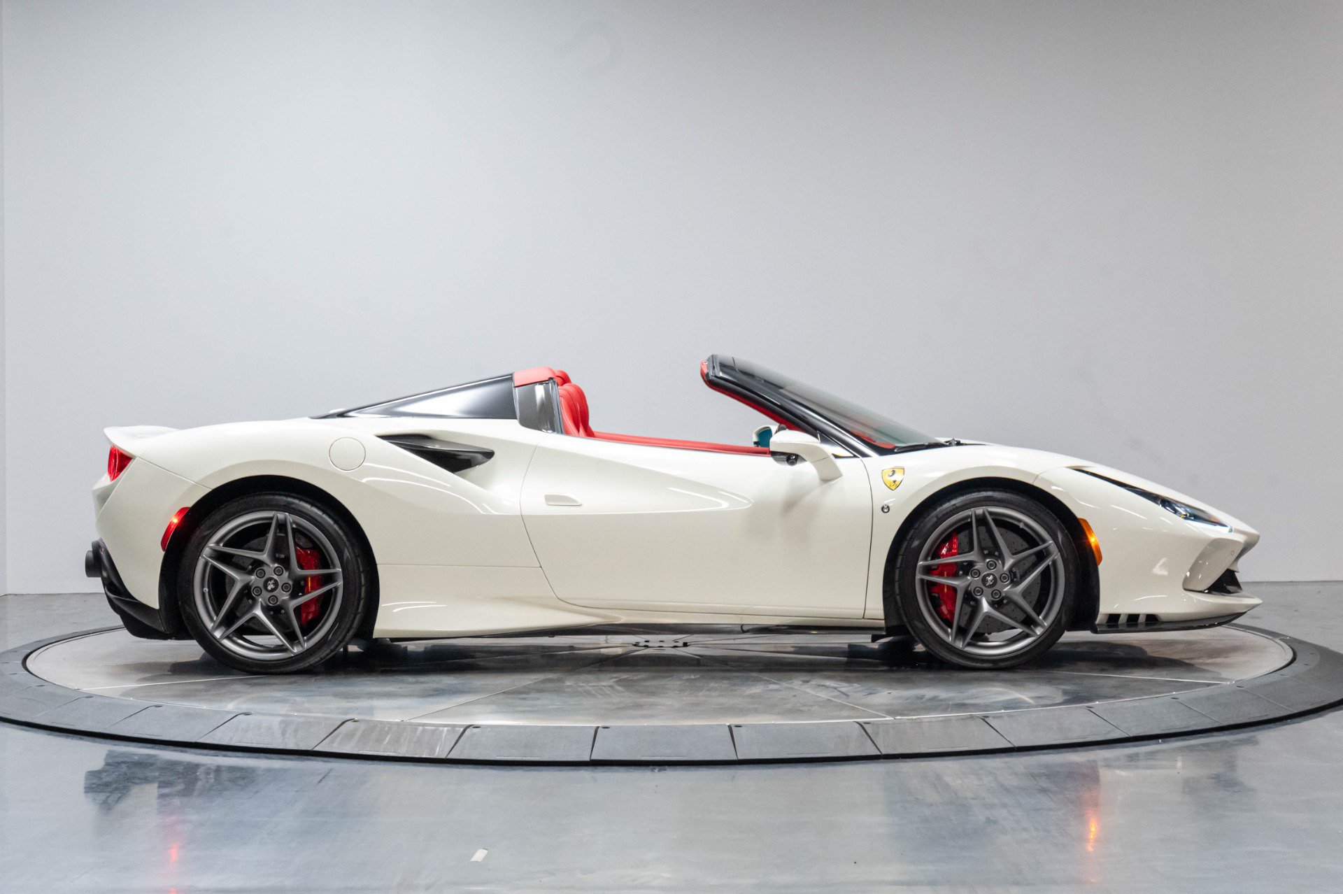 Used 2021 Ferrari F8 Tributo RWD image 22