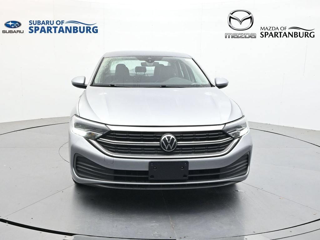 Used 2024 Volkswagen Jetta SE FWD image 2
