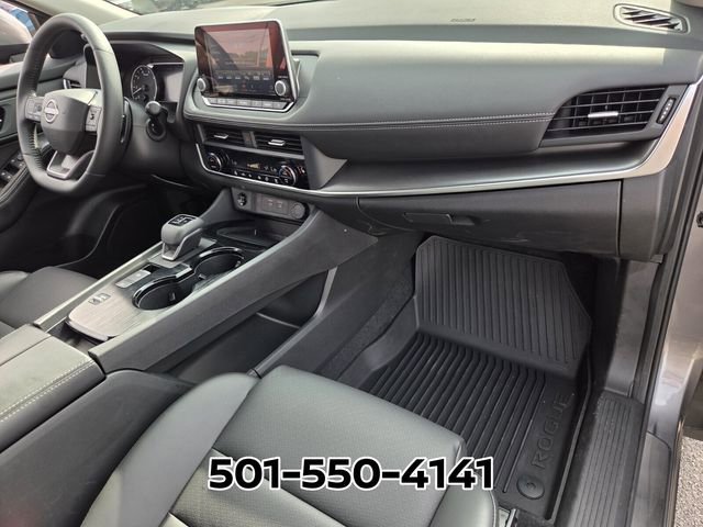 Used 2025 Nissan Rogue SV w/ SV Premium Package FWD image 18