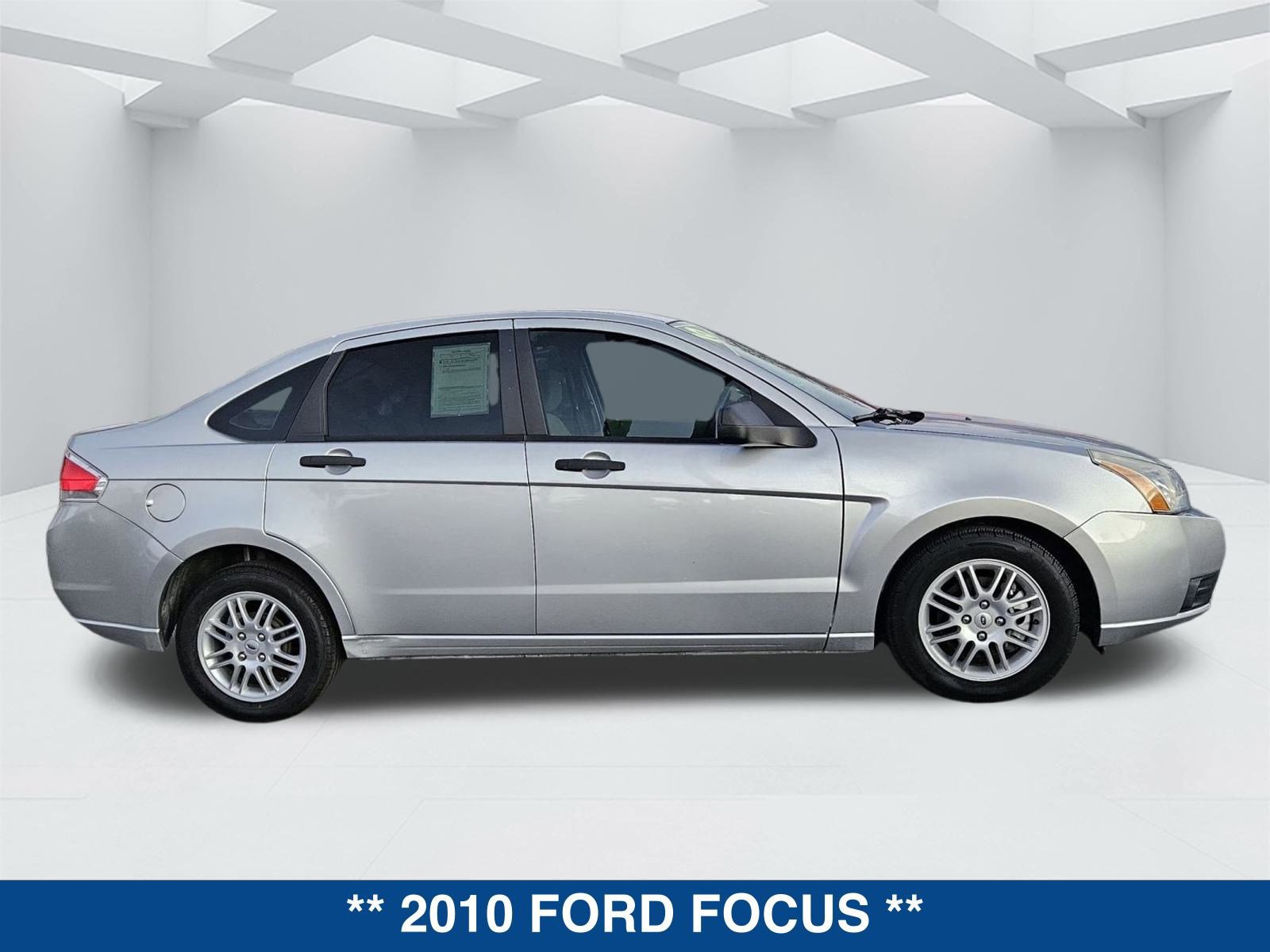 Used 2010 Ford Focus SE image 3