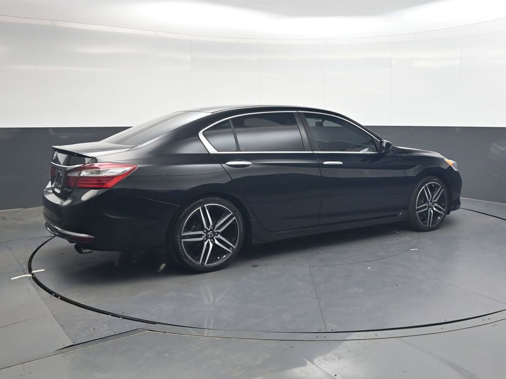 Used 2017 Honda Accord Sport image 4