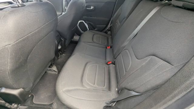 Used 2018 Jeep Renegade Latitude image 19