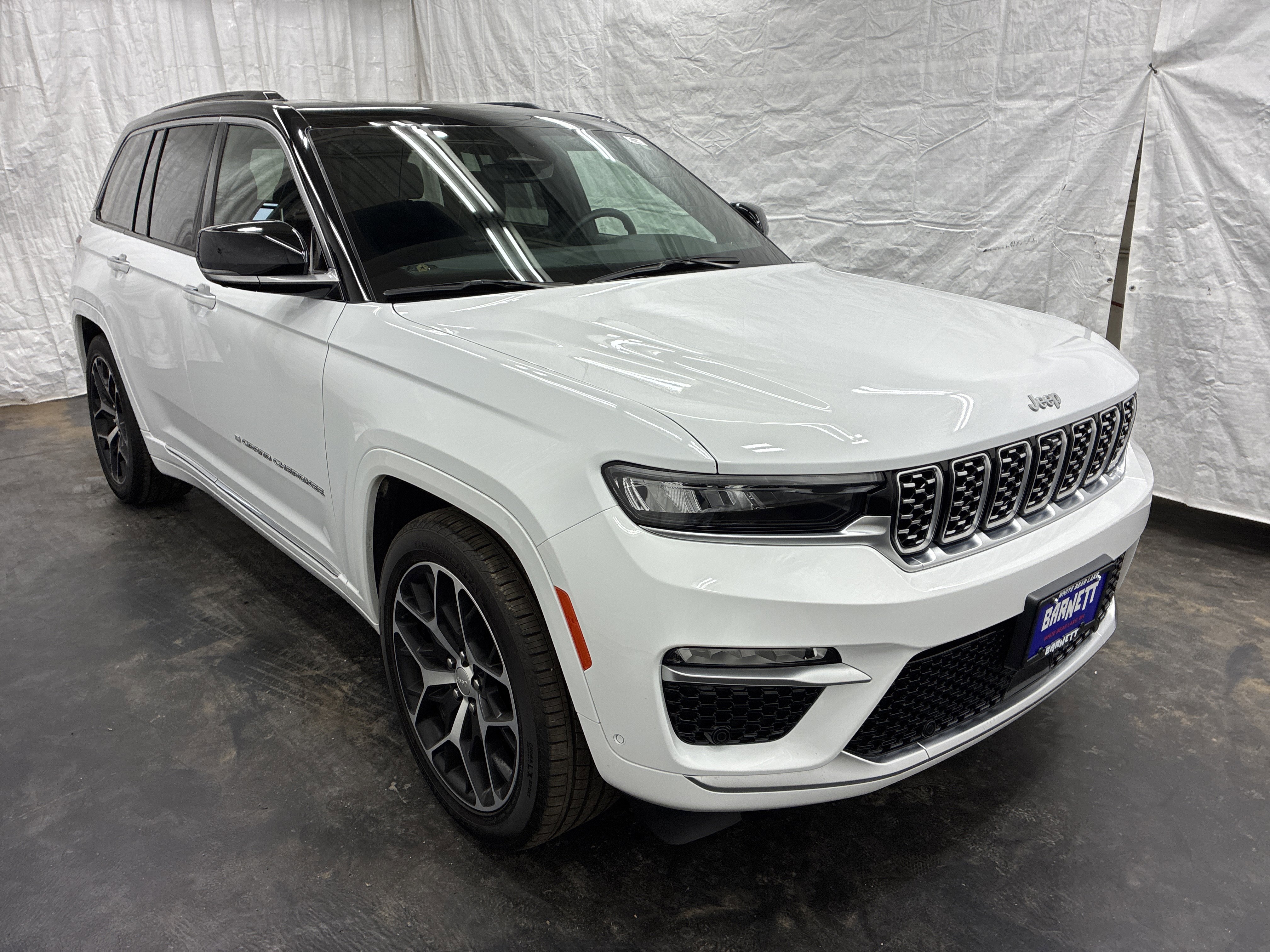 Certified 2024 Jeep Grand Cherokee Summit AWD/4WD image 4