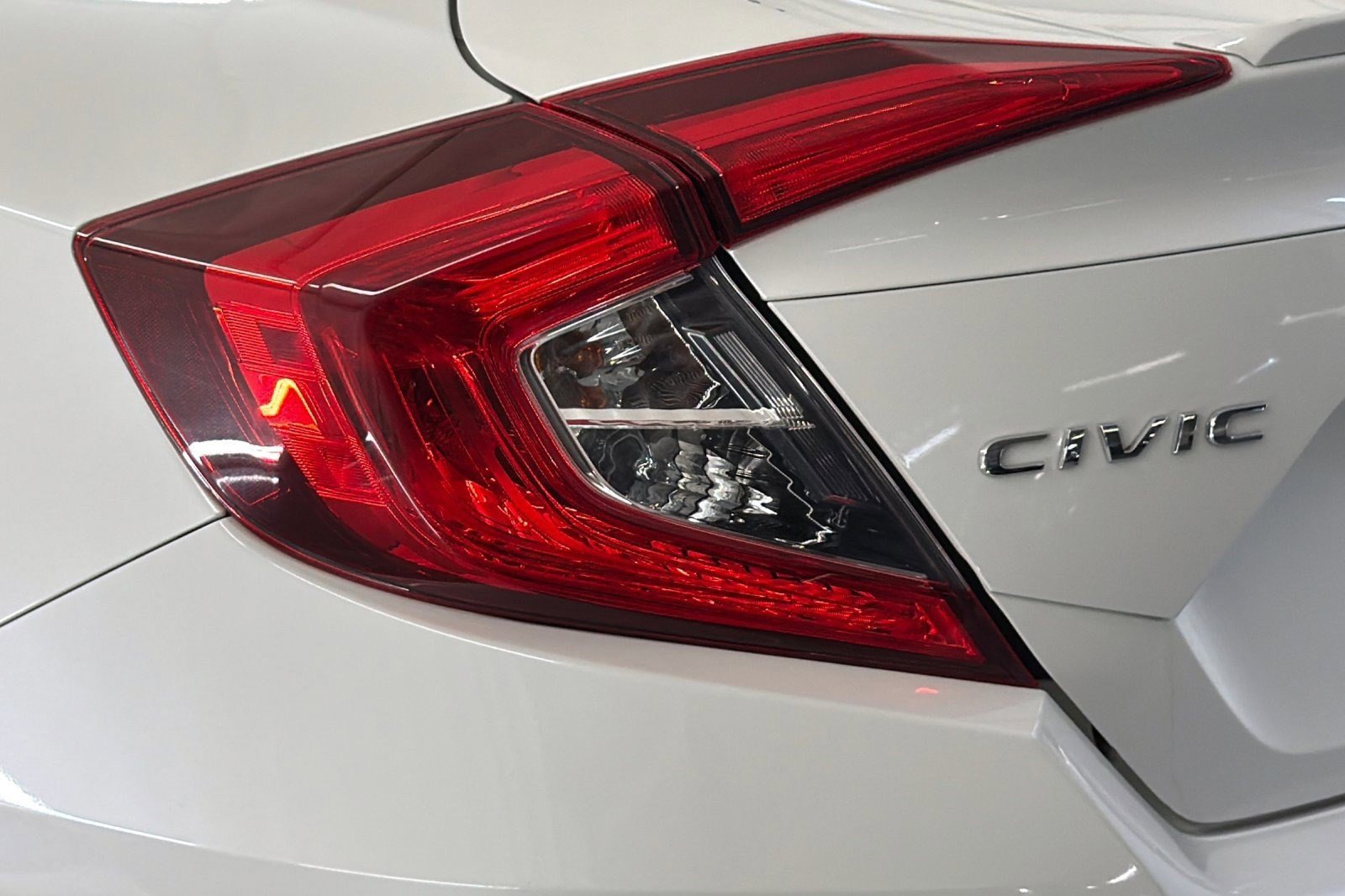 Used 2019 Honda Civic EX-L image 12