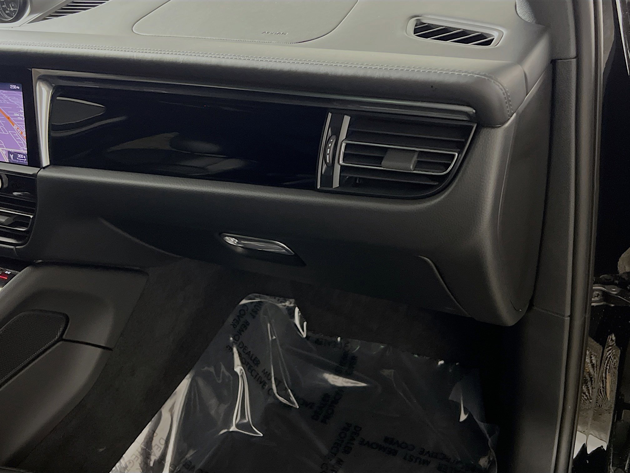 Used 2025 Porsche Macan Turbo image 35