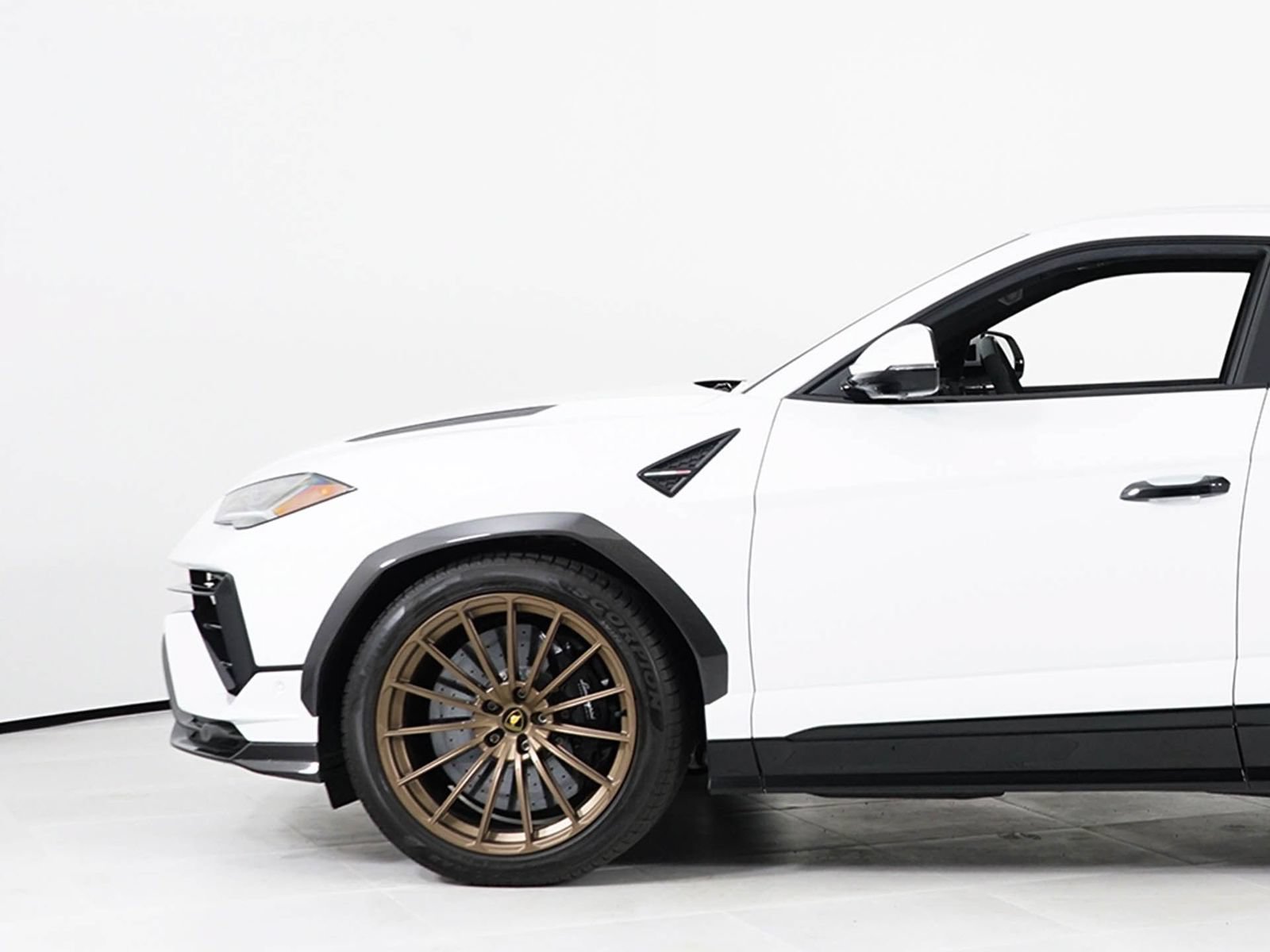 Used 2023 Lamborghini Urus Performante AWD/4WD image 11