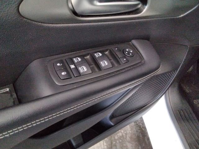 Used 2025 Chrysler Pacifica Select image 32