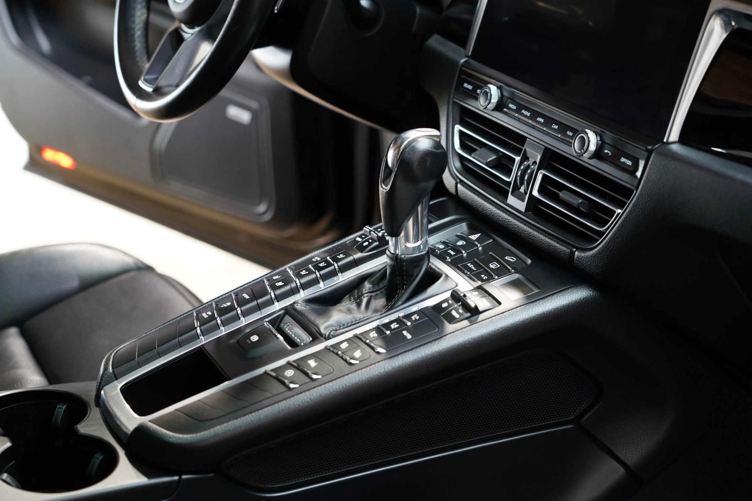 Used 2019 Porsche Macan S image 56