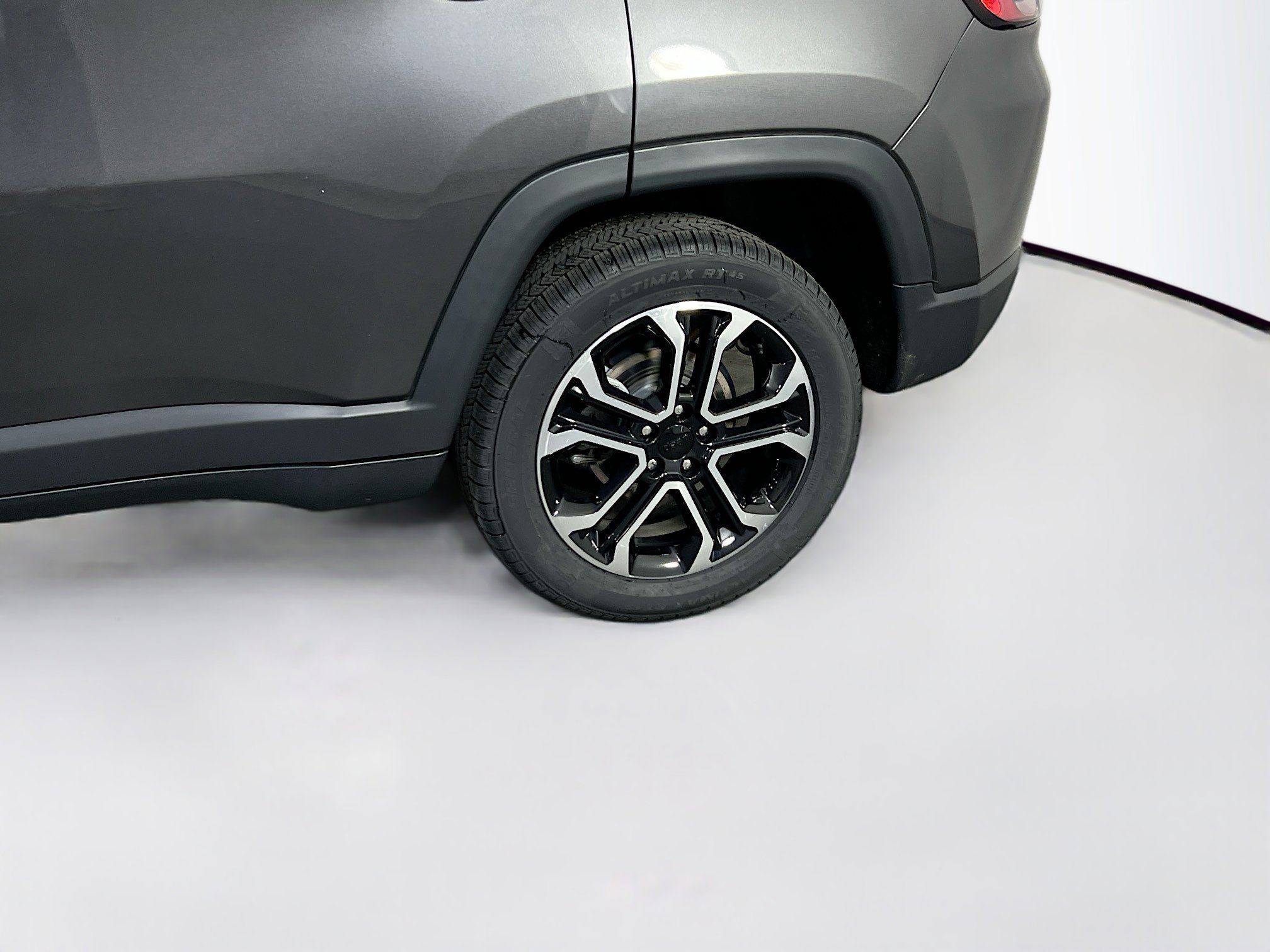 Used 2022 Jeep Compass Limited image 28