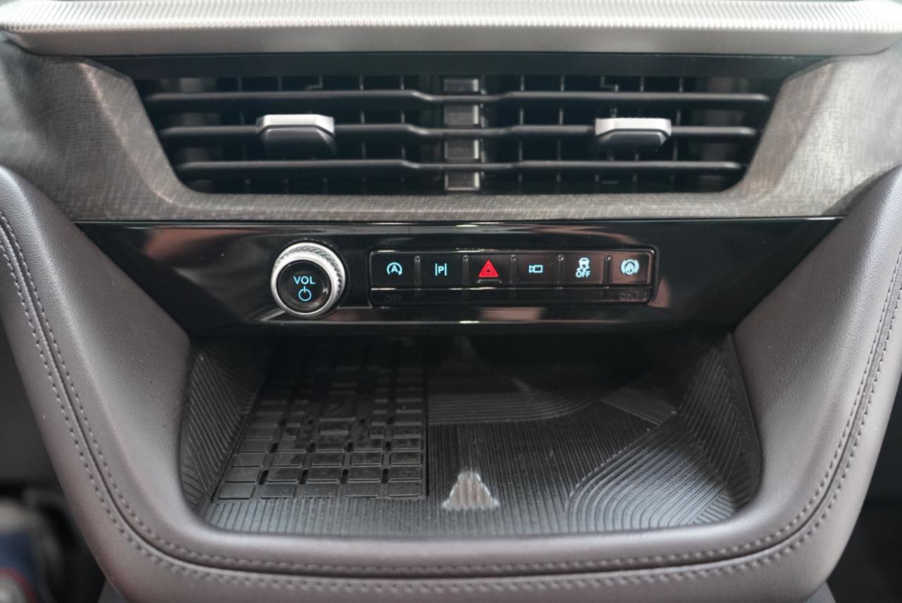 Used 2025 Ford Explorer Platinum RWD image 21