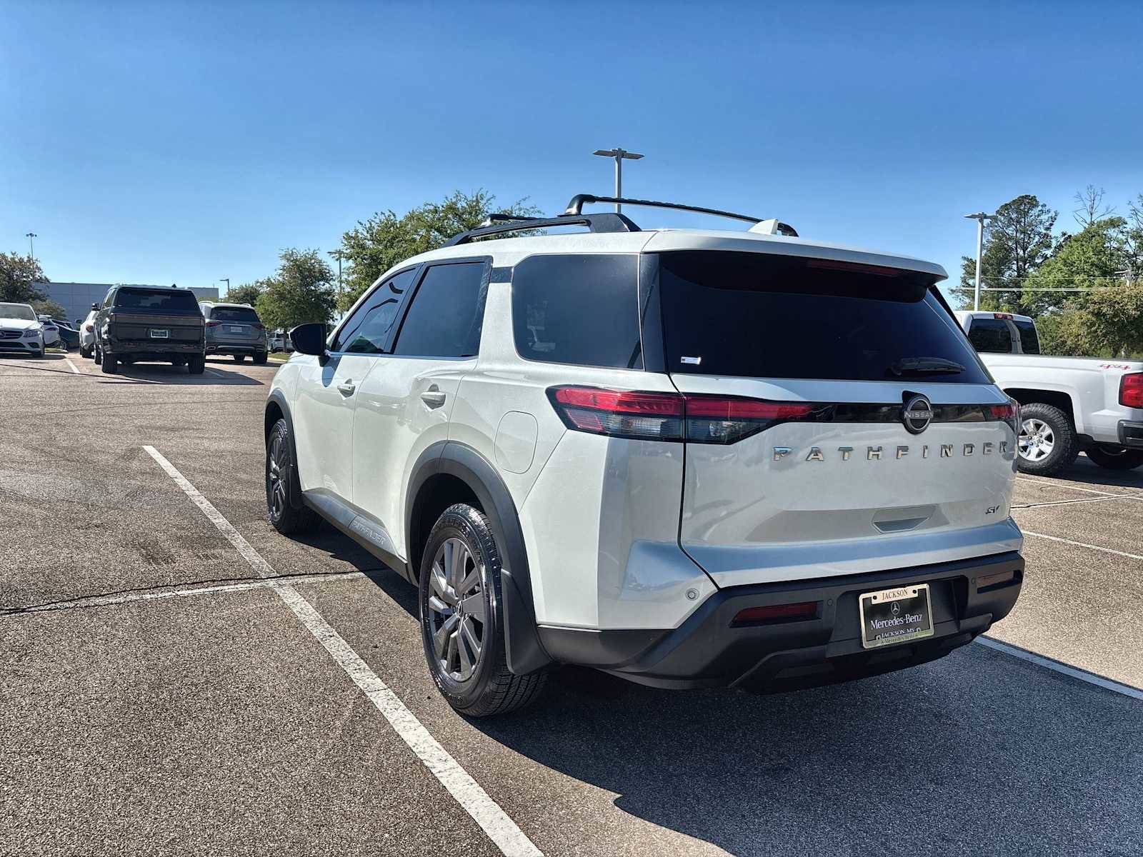 Used 2022 Nissan Pathfinder SV image 6