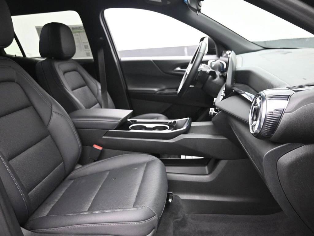 Used 2025 Chevrolet Equinox LT w/ Convenience Package II FWD image 7
