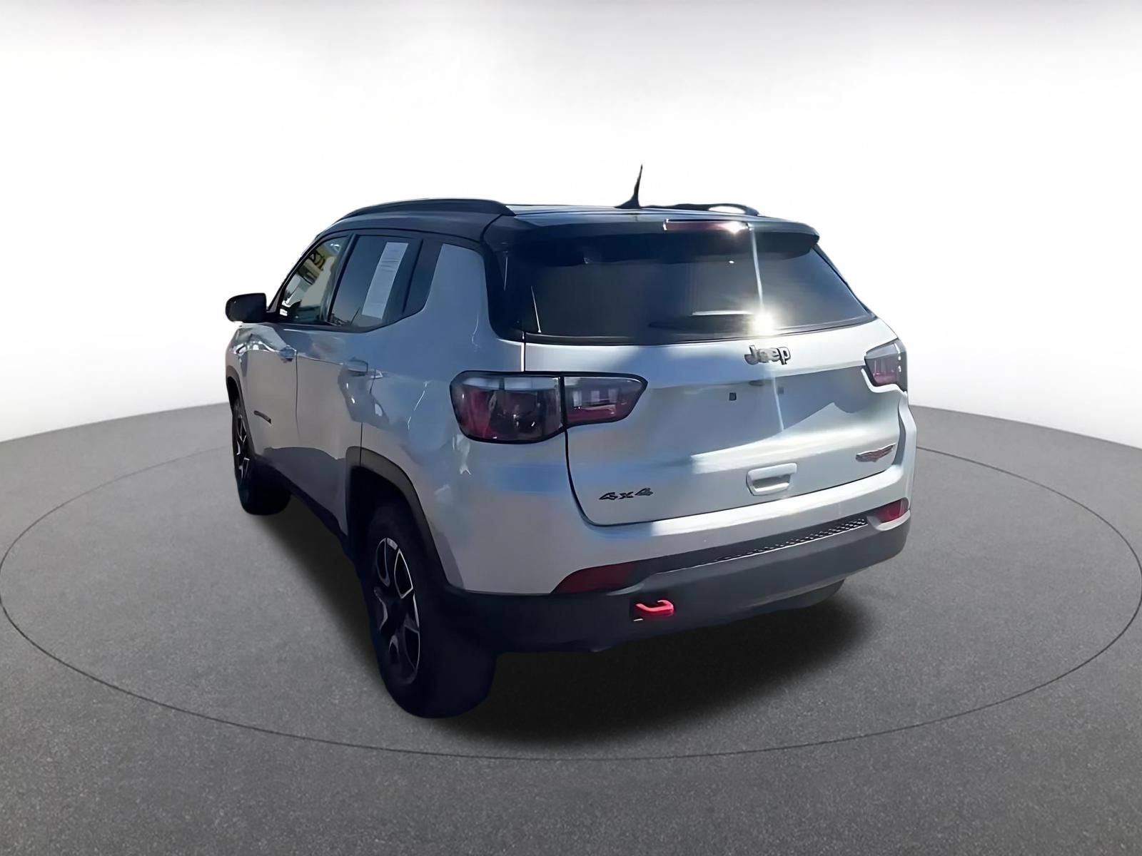 Used 2025 Jeep Compass Trailhawk AWD/4WD image 11