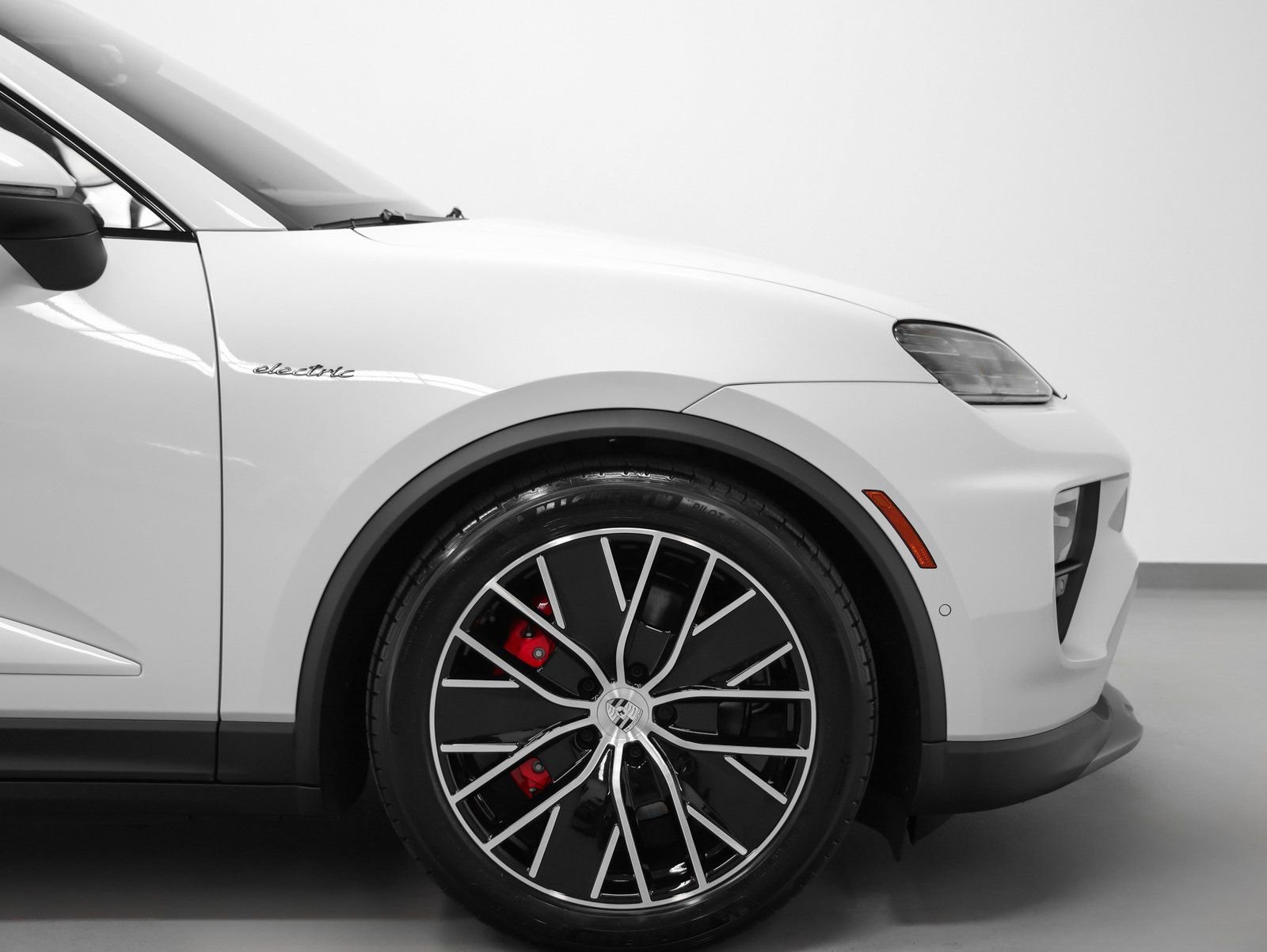 New 2025 Porsche Macan 4S Electric image 15