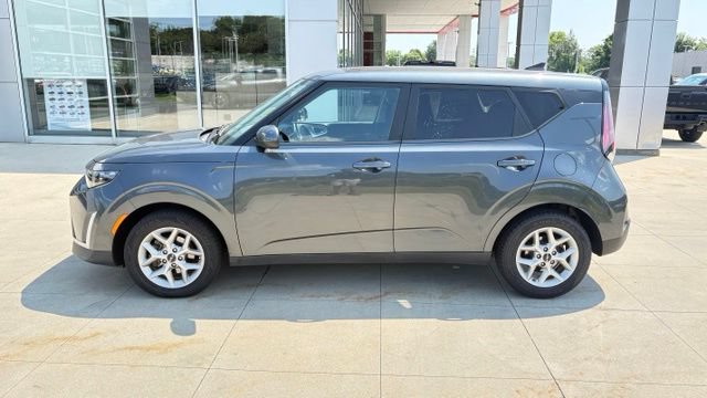 Used 2023 Kia Soul LX w/ Option Group 015 FWD image 4