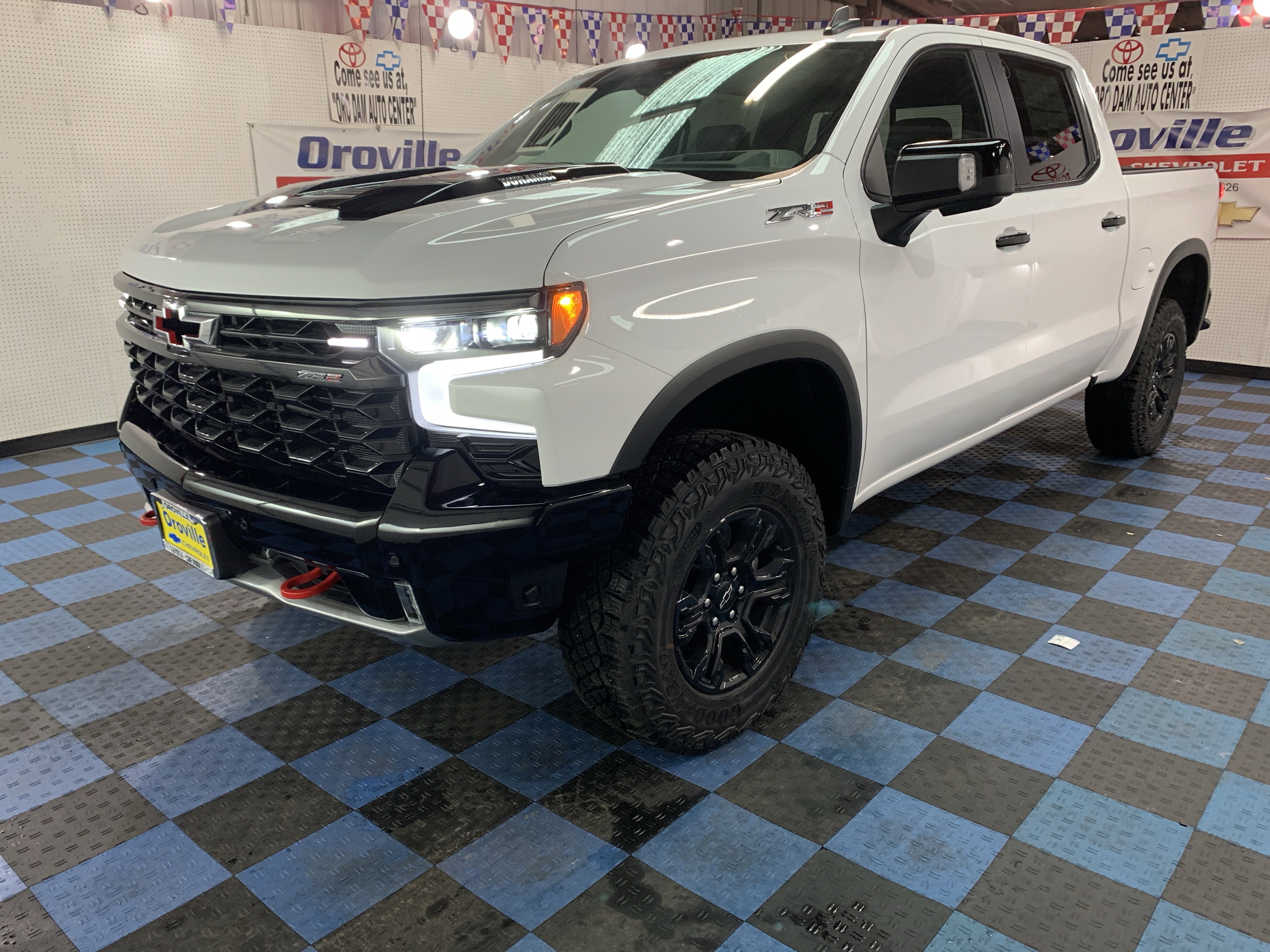 New 2025 Chevrolet Silverado 1500 ZR2 w/ Technology Package video 1