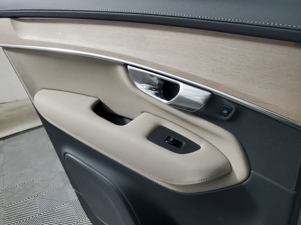 Certified 2025 Volvo XC90 B5 Core w/ Climate Package image 20