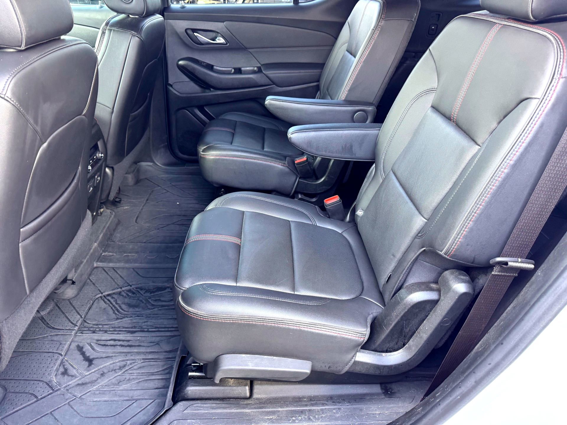 Used 2022 Chevrolet Traverse RS w/ LPO, Floor Liner Package FWD image 18