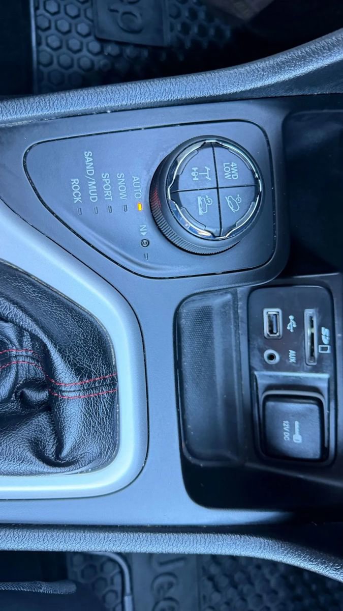 Used 2017 Jeep Cherokee Trailhawk w/ Cold Weather Group image 51