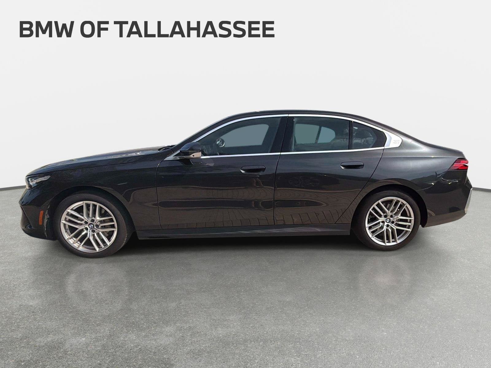 Used 2025 BMW 530i w/ Premium Package RWD image 8