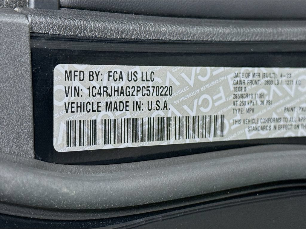 Used 2023 Jeep Grand Cherokee Laredo AWD/4WD image 33