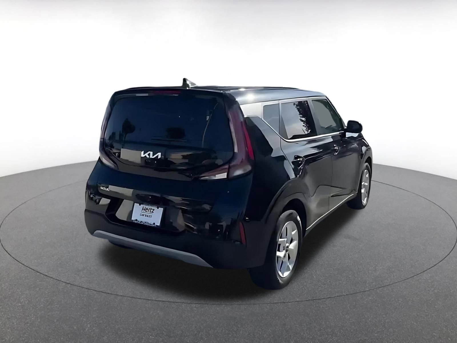 Used 2025 Kia Soul LX w/ LX Technology Package FWD image 14