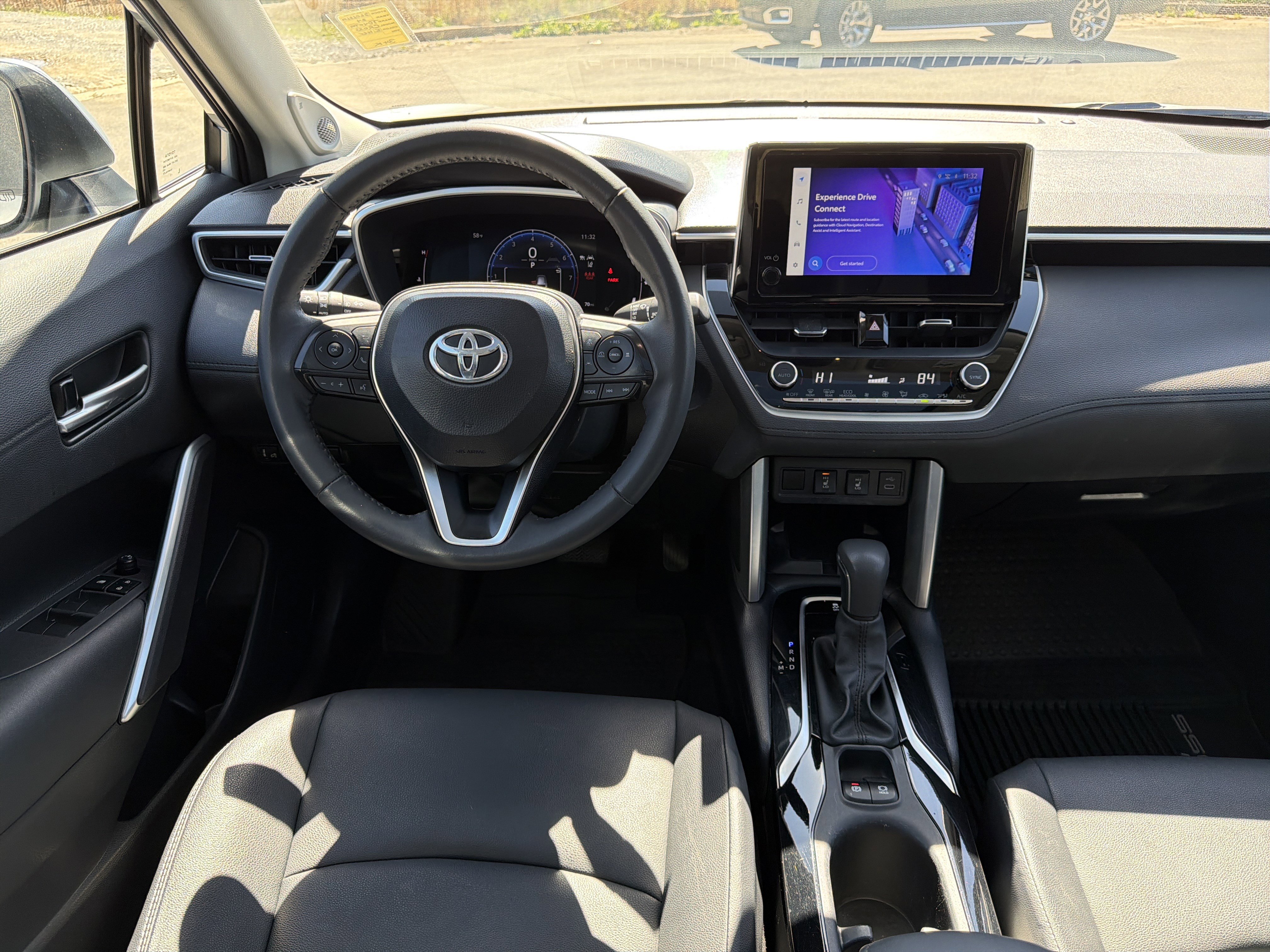 Used 2024 Toyota Corolla Cross XLE w/ Convenience Package image 23