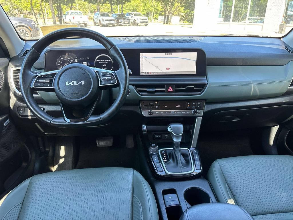 Certified 2024 Kia Seltos SX w/ SX Sunroof Package AWD/4WD image 11