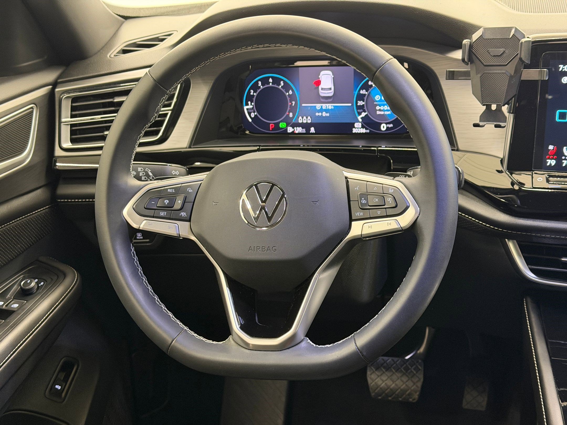 Used 2024 Volkswagen Atlas Cross Sport SE image 17