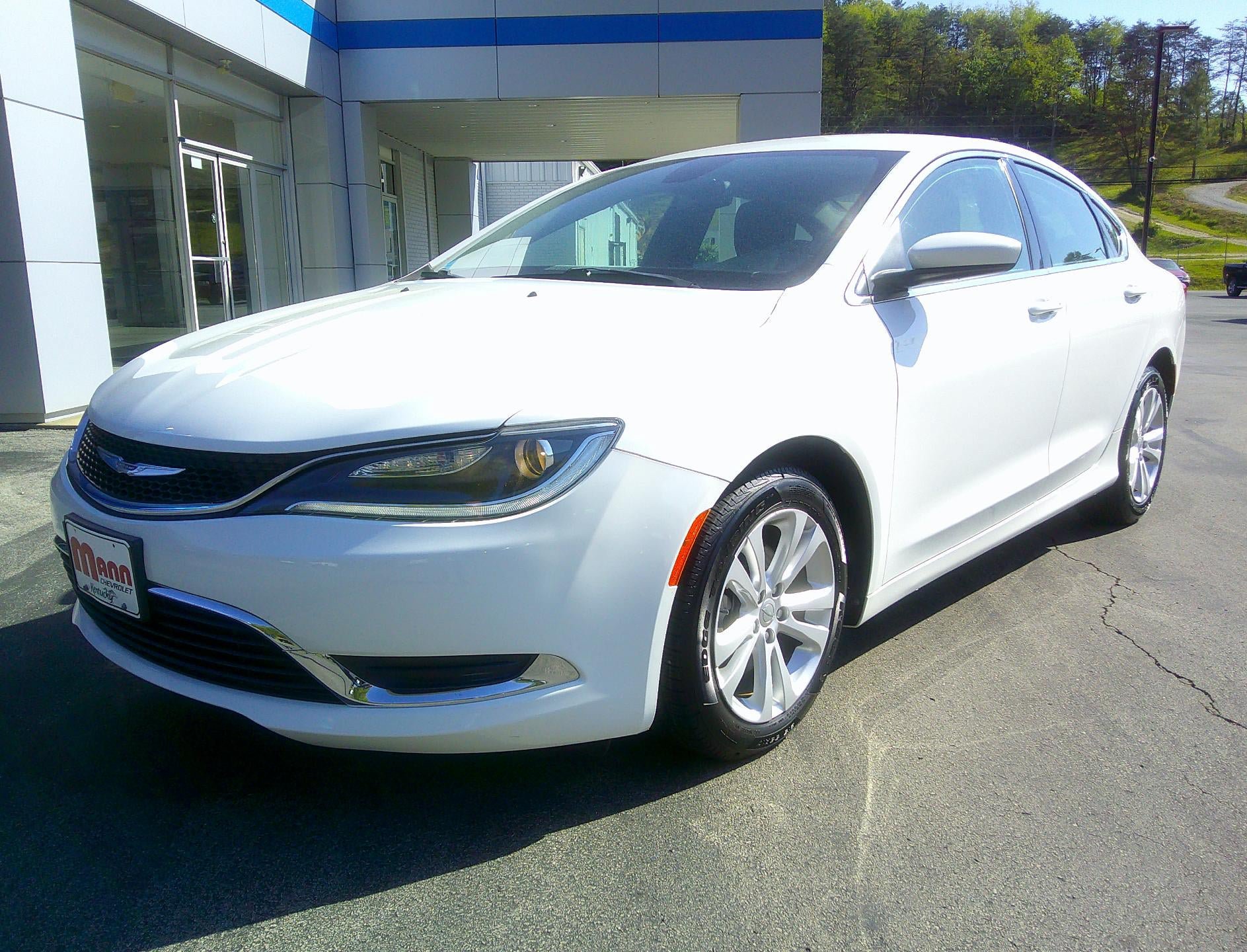 Used 2015 Chrysler 200 Limited FWD image 1