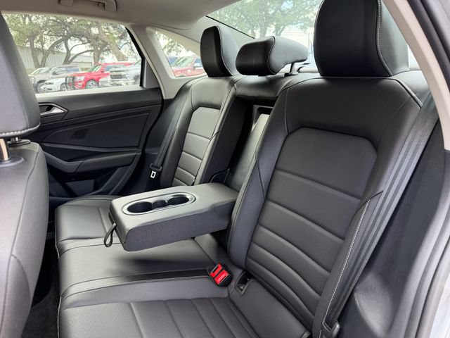 Used 2024 Volkswagen Jetta SE FWD image 17