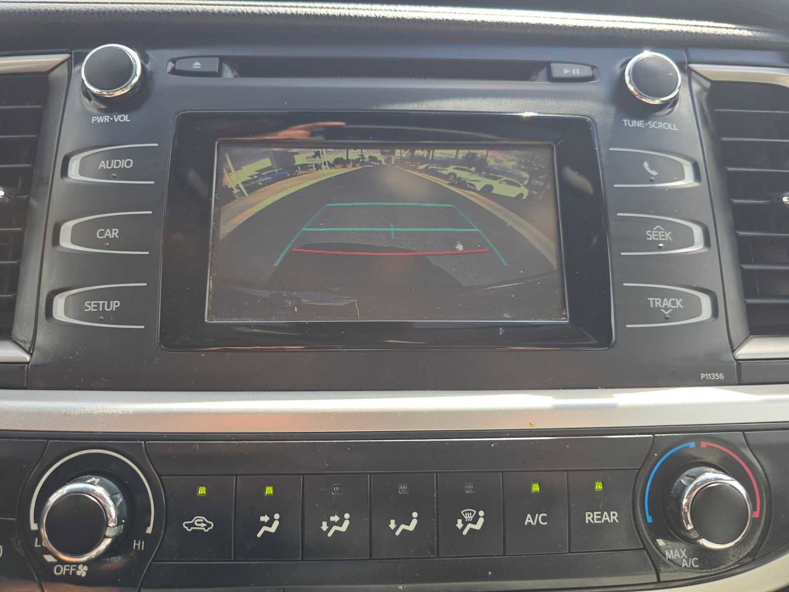 Used 2017 Toyota Highlander LE FWD image 27