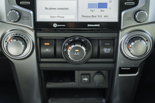 Used 2022 Toyota 4Runner SR5 AWD/4WD image 31