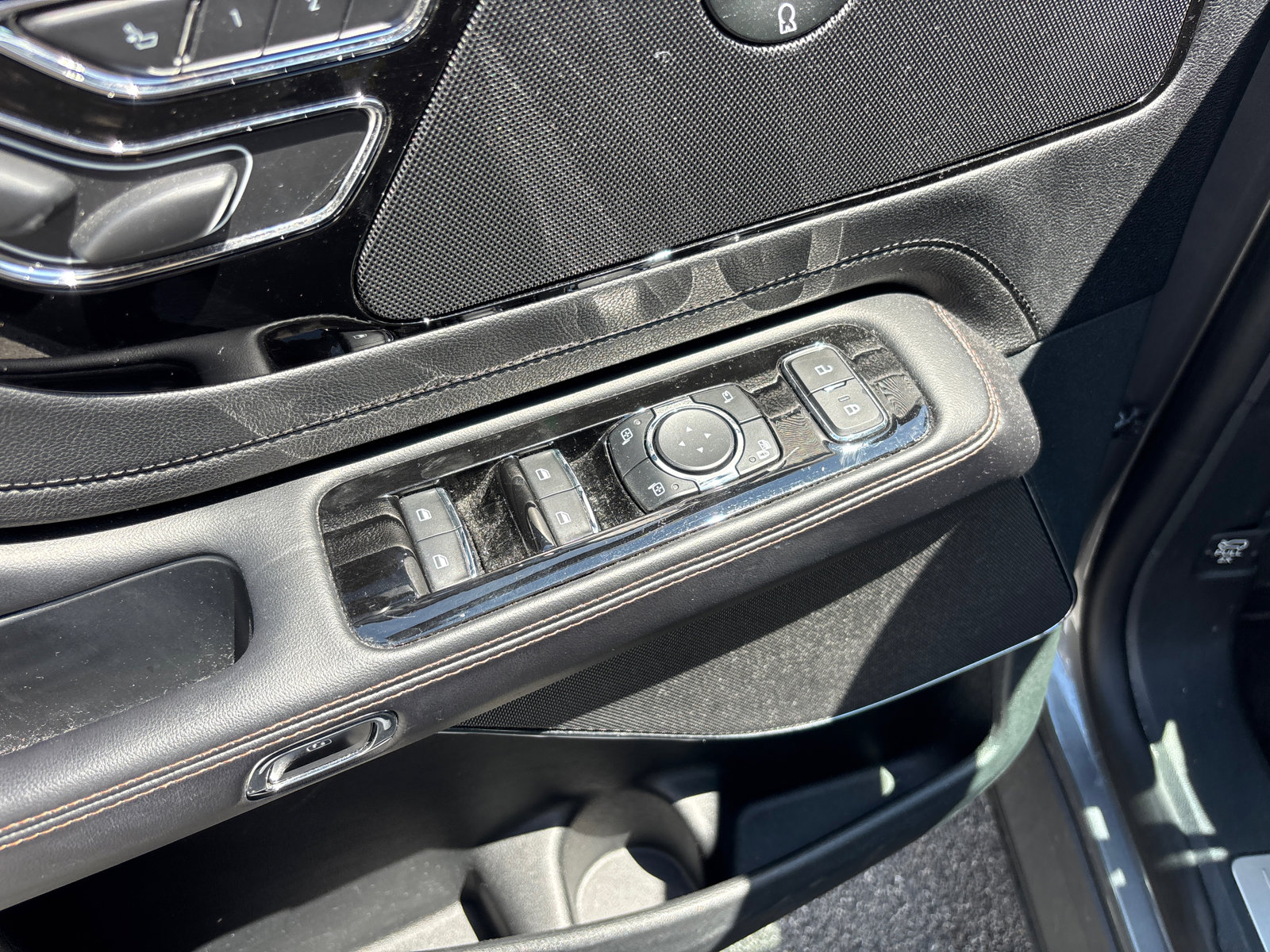 Used 2023 Lincoln Aviator Reserve w/ Elements Package Plus AWD/4WD image 13