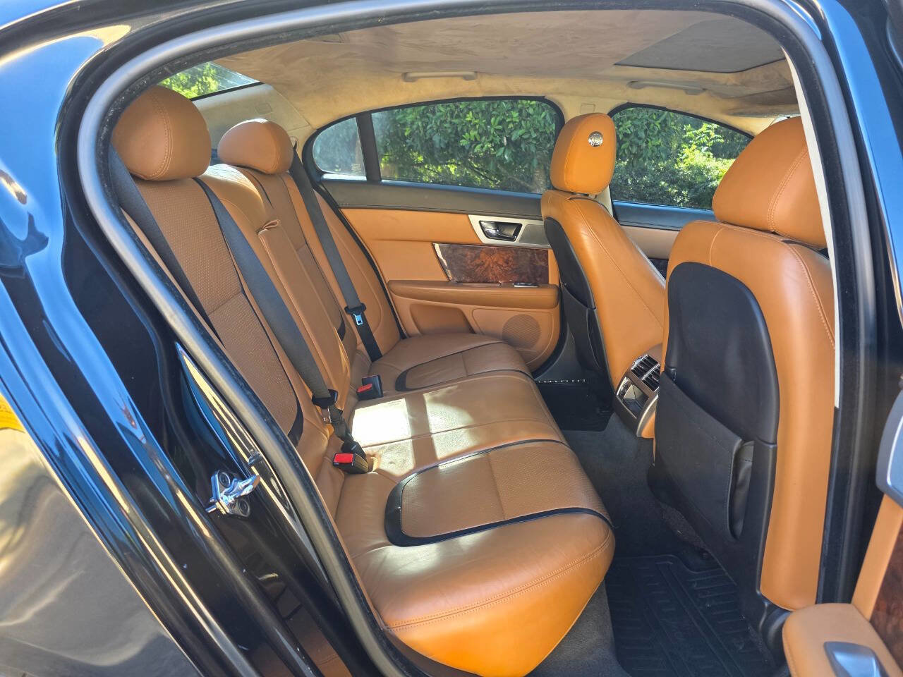 Used 2012 Jaguar XF Portfolio image 32