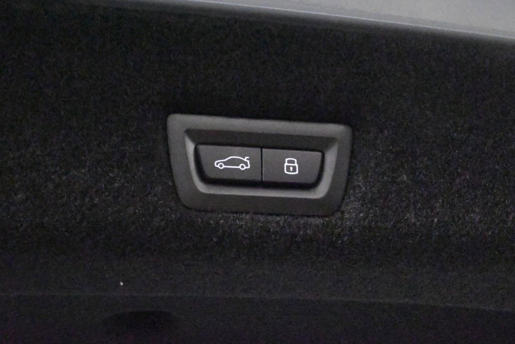 New 2025 BMW 740i xDrive image 40