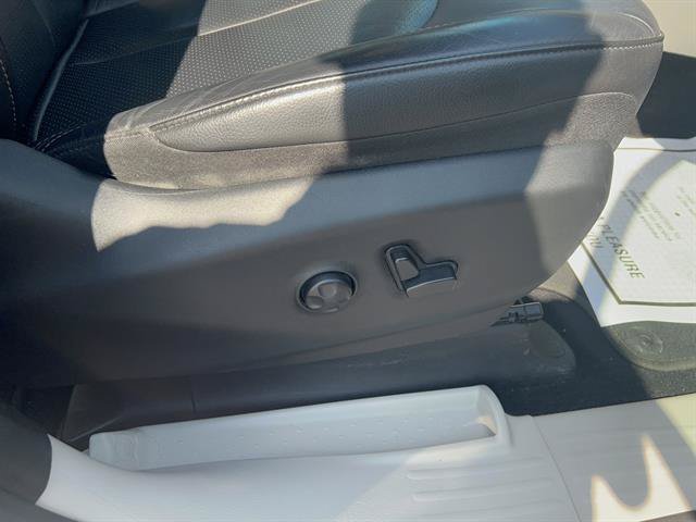 Used 2018 Chrysler Pacifica Touring-L Plus w/ Advanced Safetytec Group FWD image 13