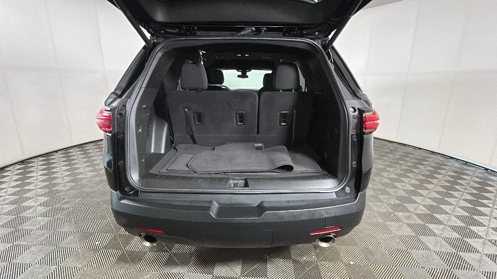Used 2023 Chevrolet Traverse LT FWD image 31
