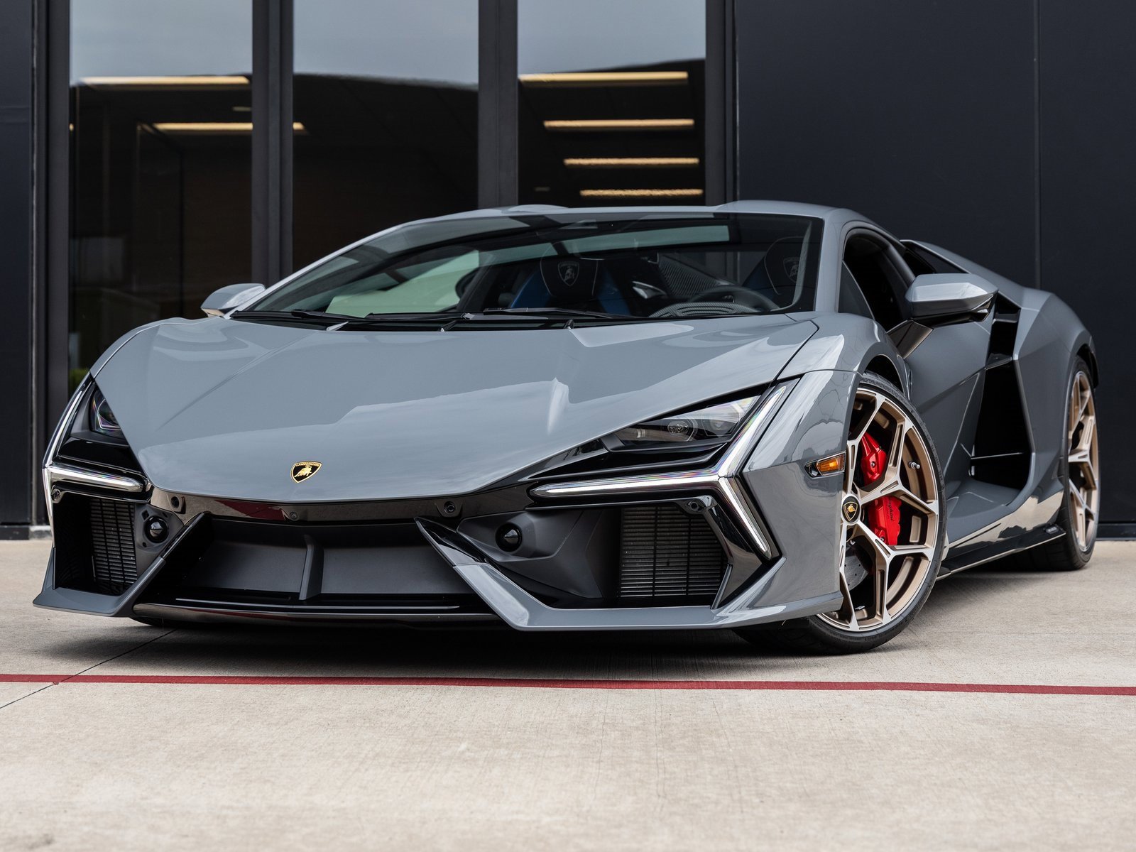 Used 2024 Lamborghini Revuelto image 1