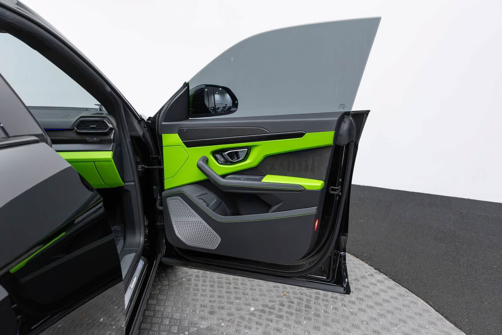Used 2022 Lamborghini Urus AWD/4WD image 49