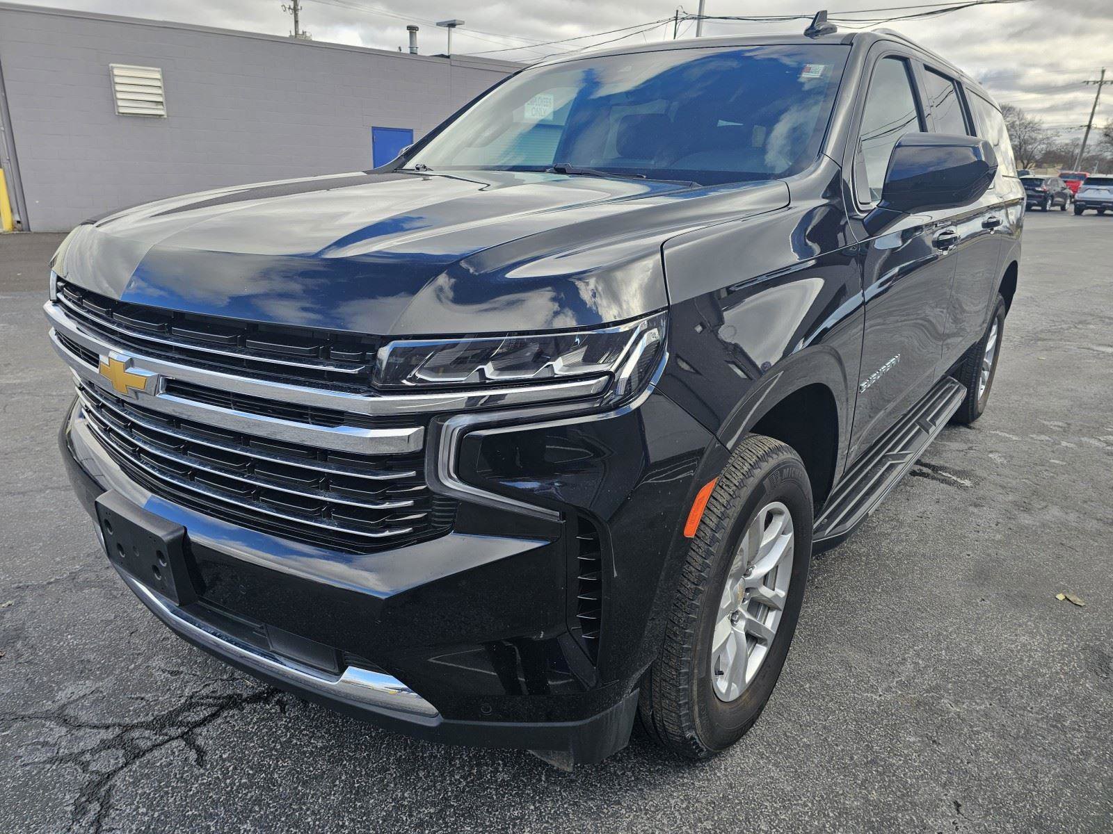 Used 2023 Chevrolet Suburban LT image 1