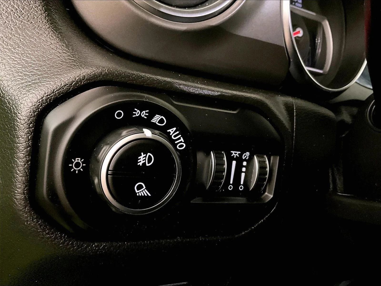 Used 2021 Jeep Gladiator Rubicon w/ Dual Top Group AWD/4WD image 30