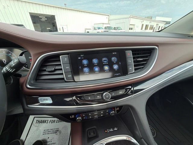 Used 2019 Buick Enclave Avenir w/ Avenir Technology Package AWD/4WD image 18