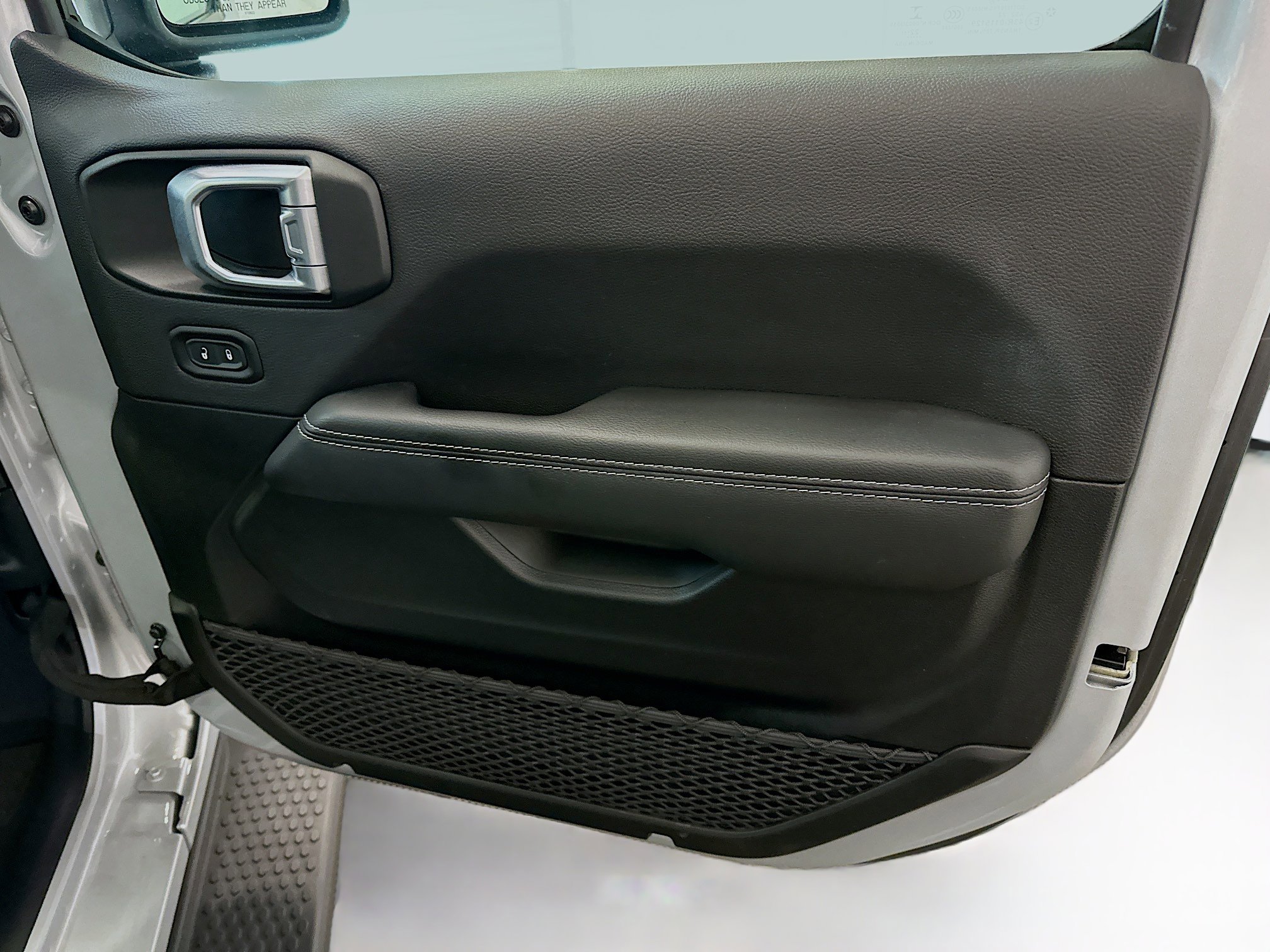 Used 2023 Jeep Wrangler Sahara image 33