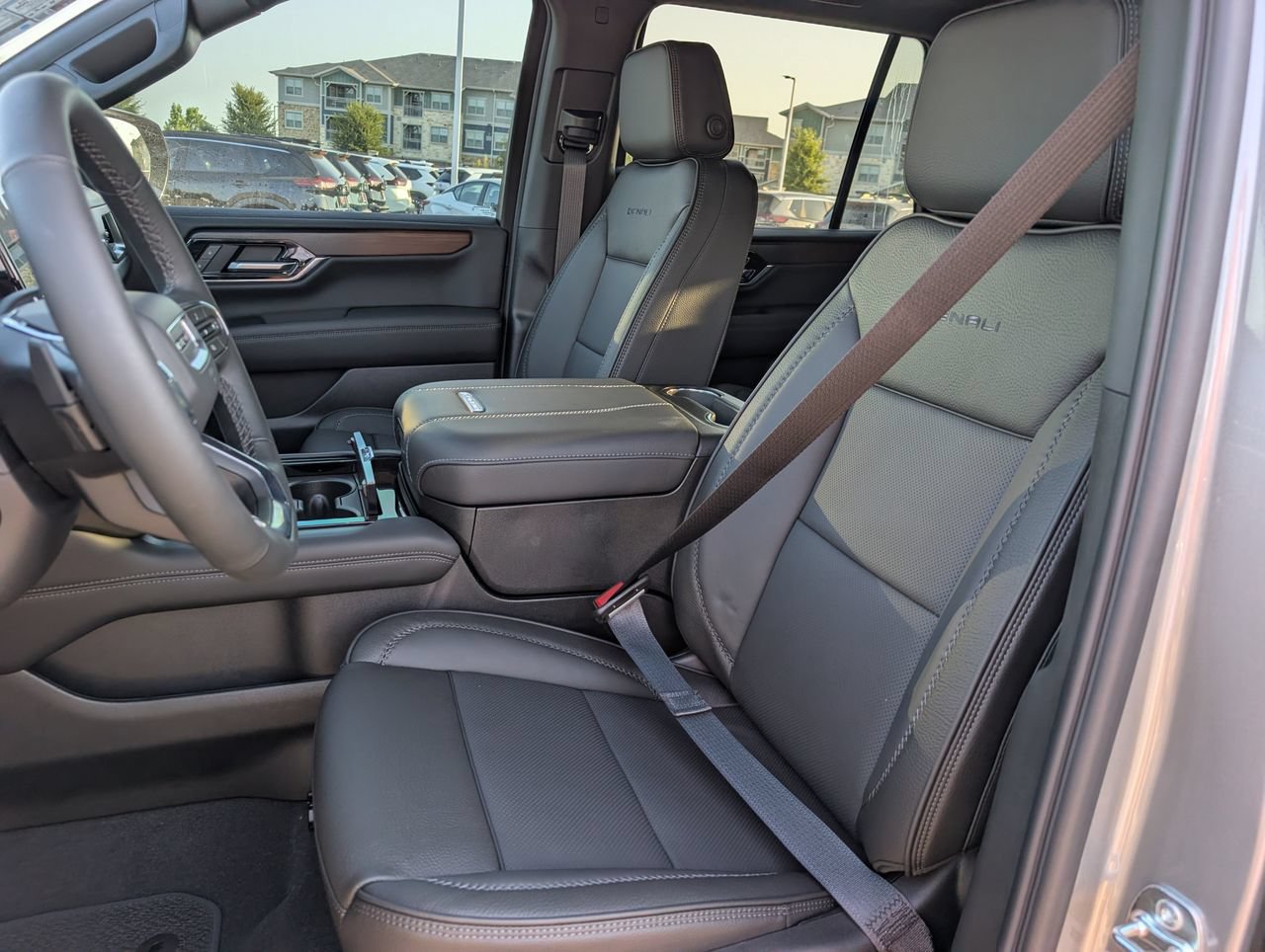 New 2026 GMC Yukon Denali w/ Sun & Power Step Package AWD/4WD image 18