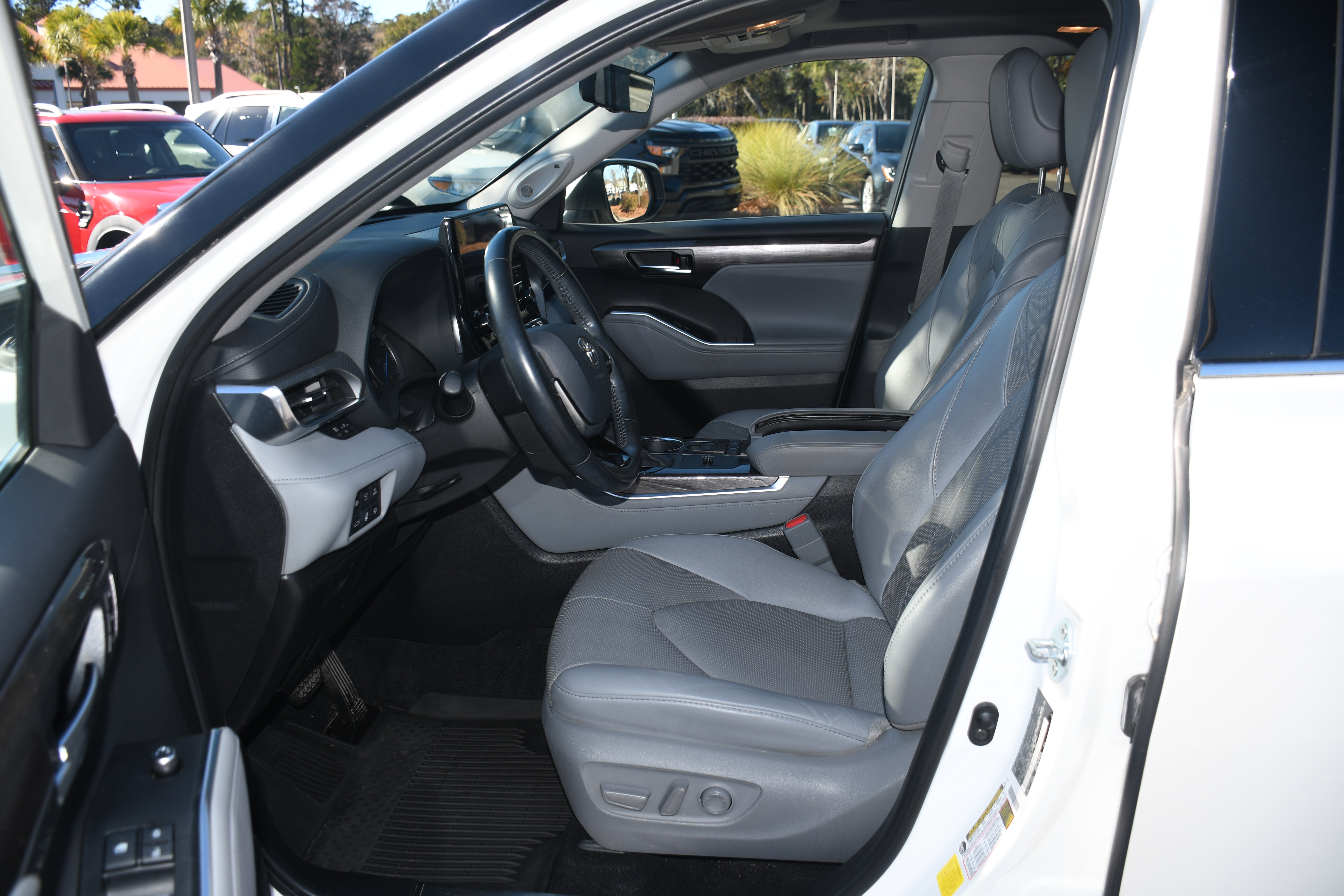 Used 2021 Toyota Highlander Platinum image 8