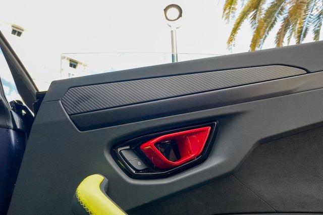 Used 2025 Lamborghini Urus SE image 92