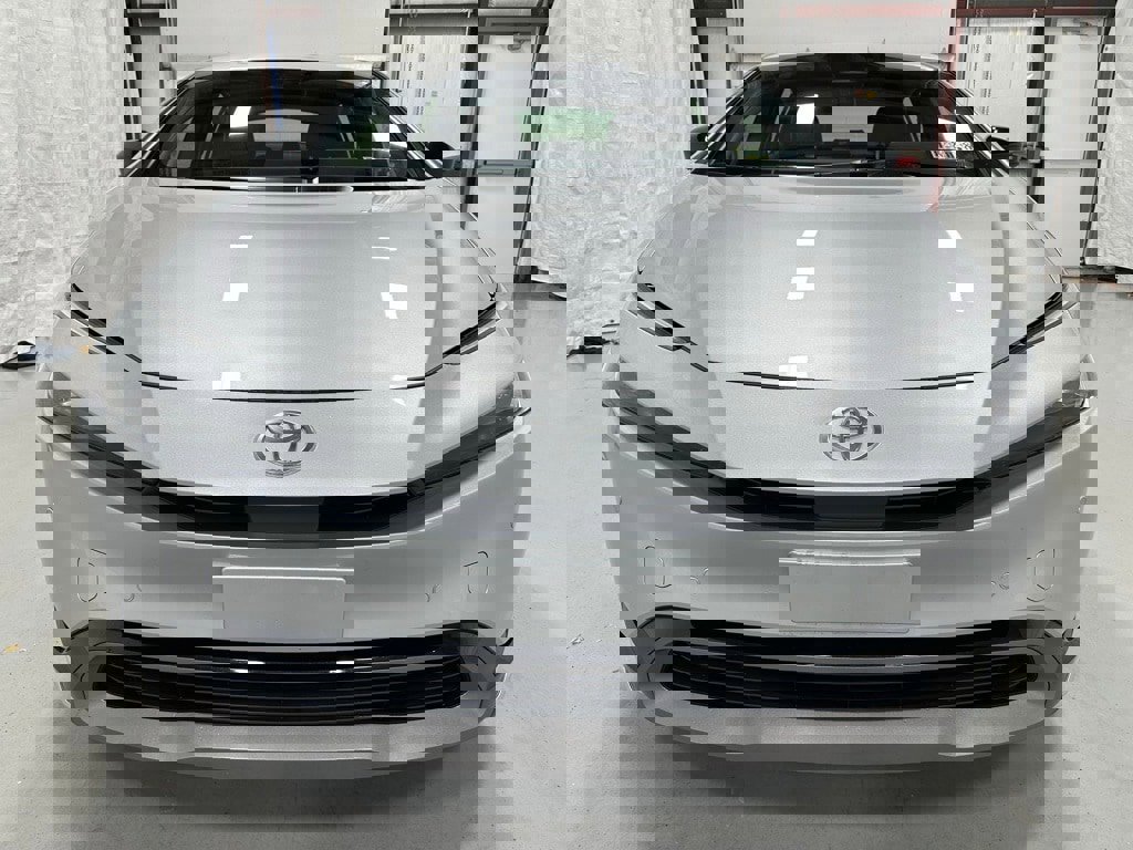 Used 2025 Toyota Prius XLE image 2
